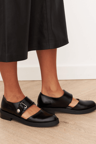 BLACK BUCKLE LOAFERS | Loafers