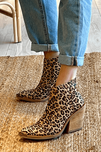 Pointed Toe Cowboy Boot