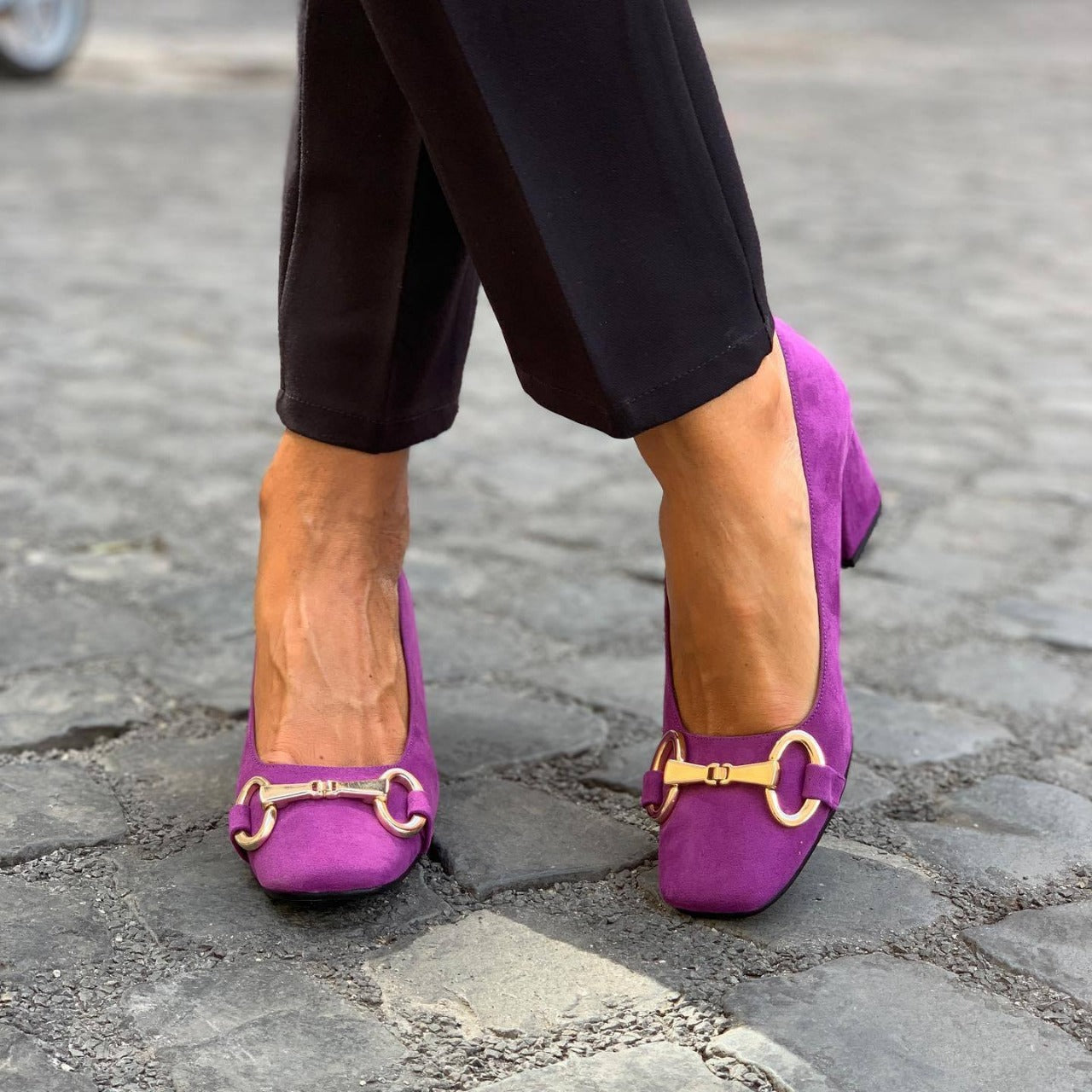 NORTHLINE STUDIO | Elegant Pumps with Gold Detail